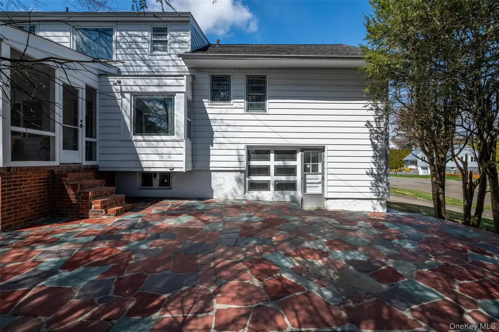 285 Stuart Drive New Rochelle NY 10804