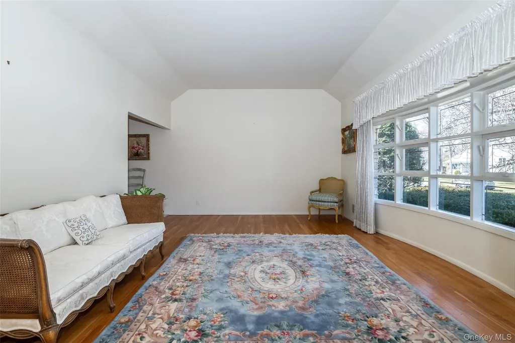 285 Stuart Drive New Rochelle NY 10804