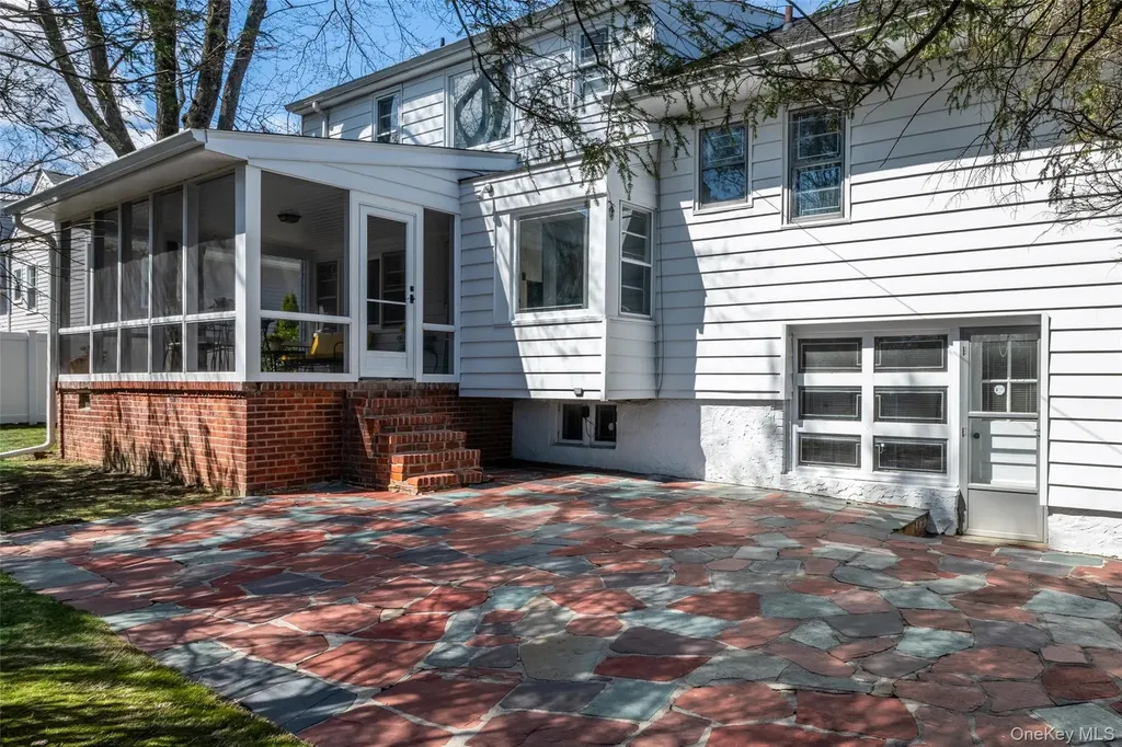 285 Stuart Drive New Rochelle NY 10804