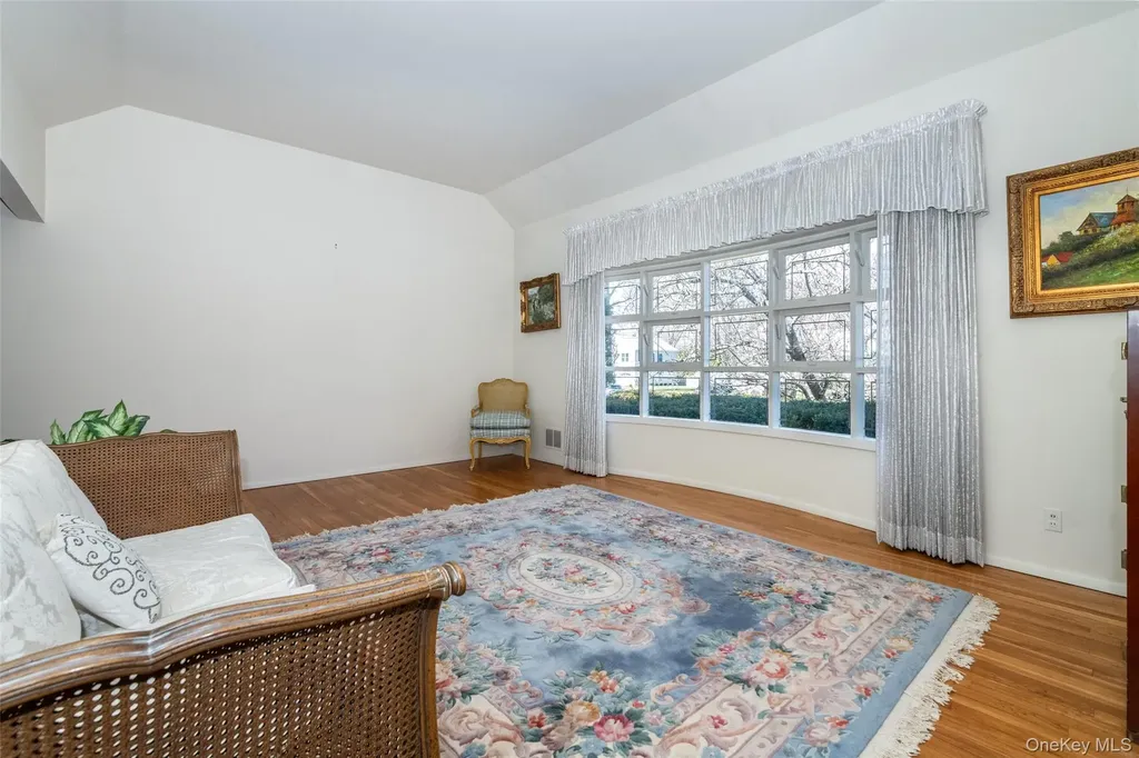 285 Stuart Drive New Rochelle NY 10804