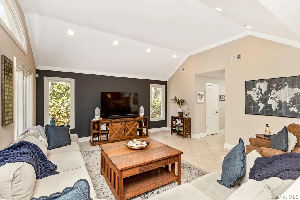41 Landing Meadow Road Smithtown NY 11787
