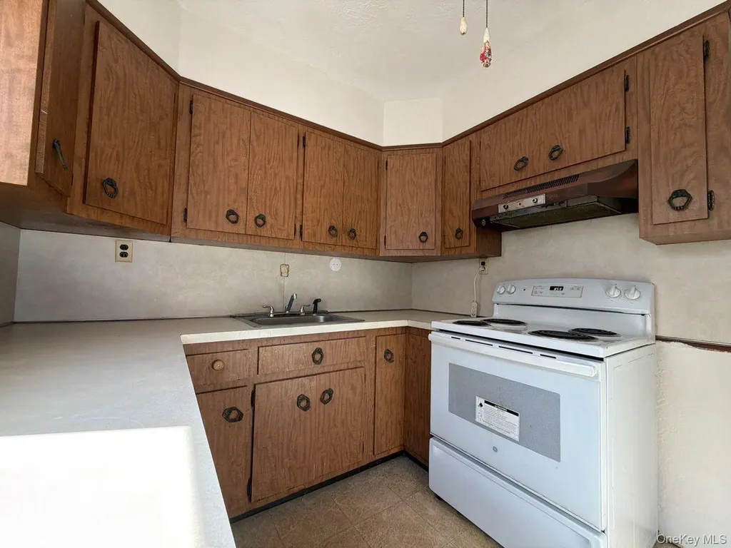 987 Wallace Avenue Baldwin NY 11510