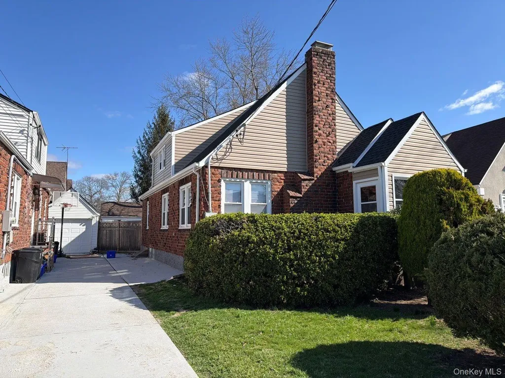 987 Wallace Avenue Baldwin NY 11510