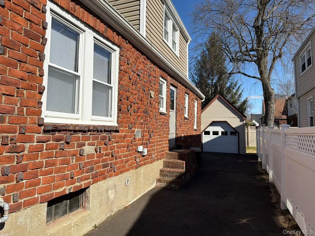 987 Wallace Avenue Baldwin NY 11510