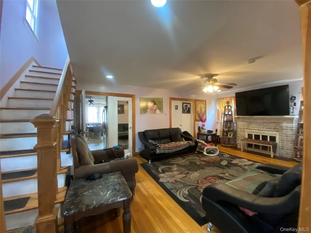 24 Lent Avenue Hempstead NY 11550