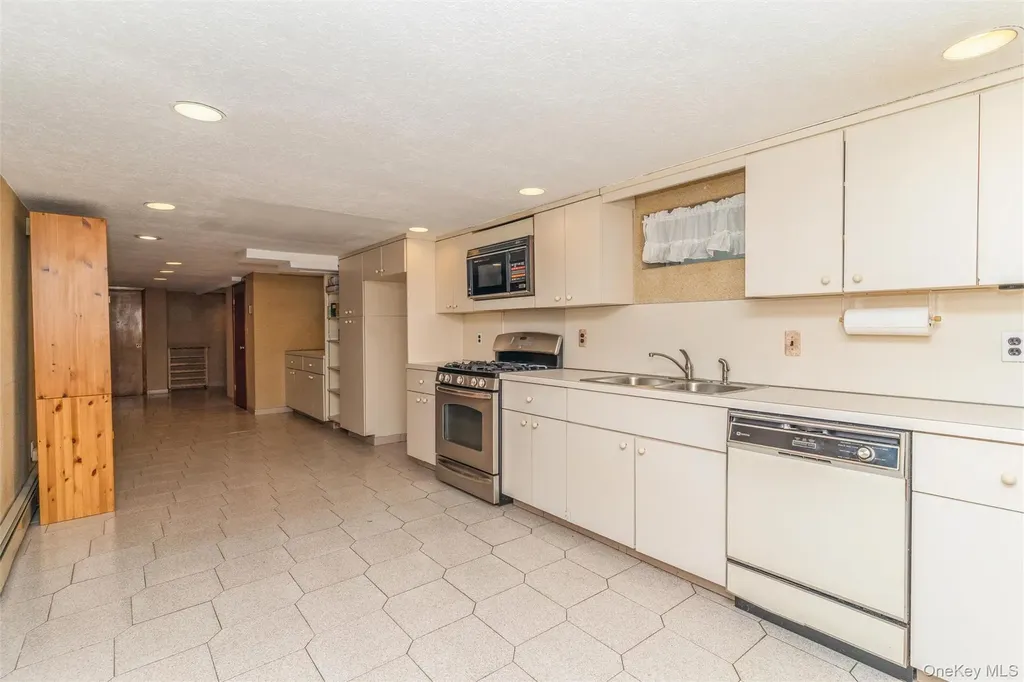 77 Lucille Avenue Elmont NY 11003