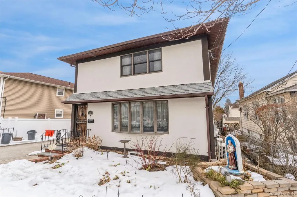 77 Lucille Avenue Elmont NY 11003