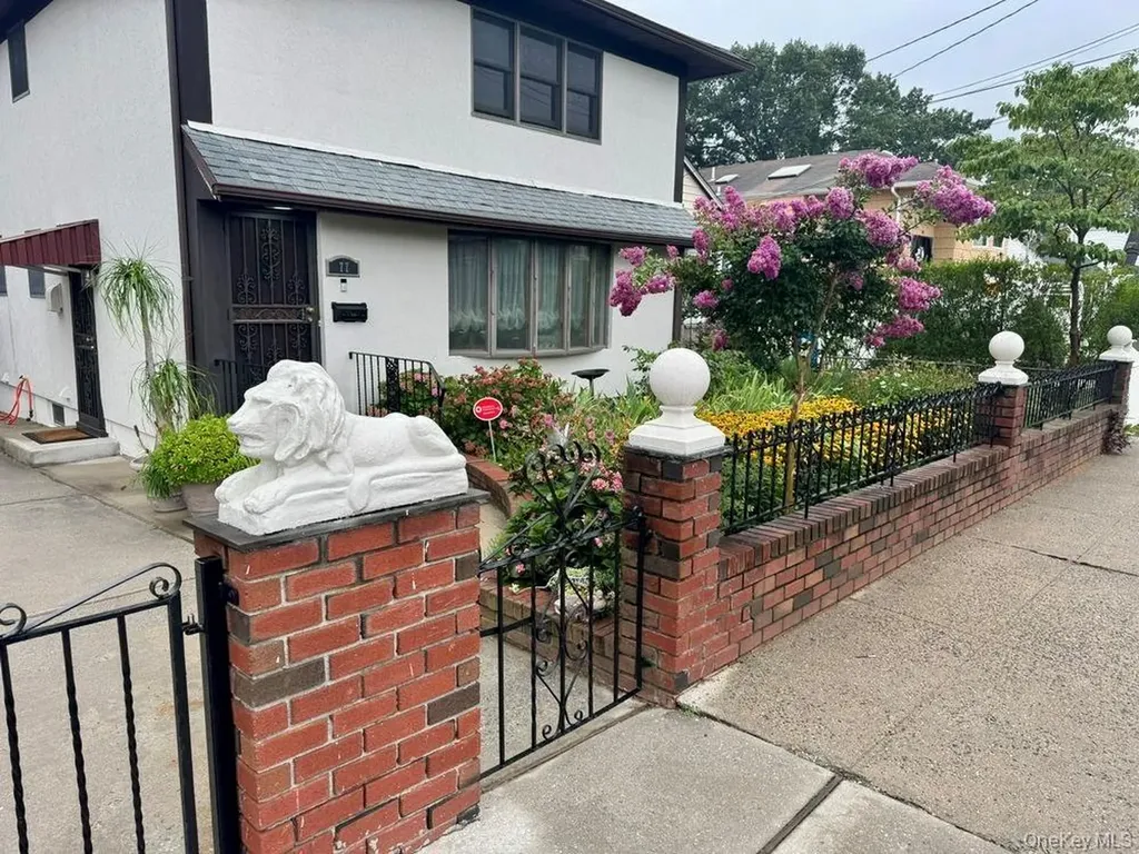 77 Lucille Avenue Elmont NY 11003