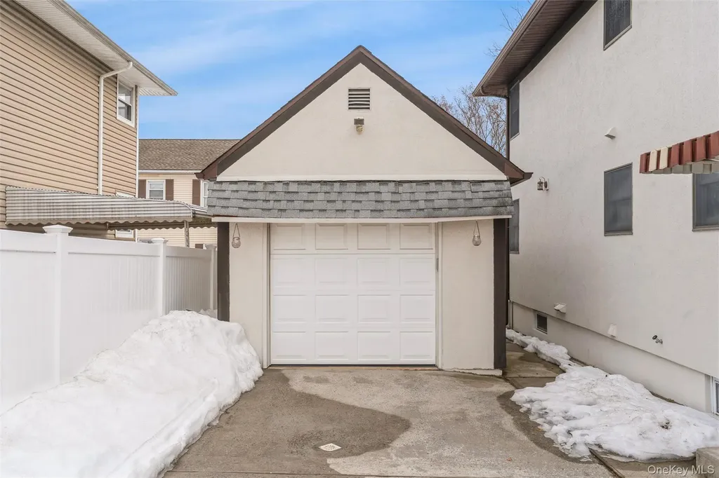 77 Lucille Avenue Elmont NY 11003