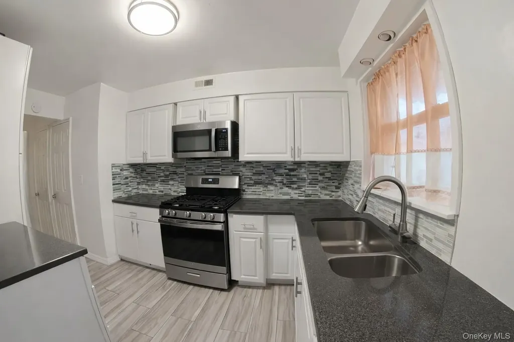 3014 Matthews Avenue Bronx NY 10467
