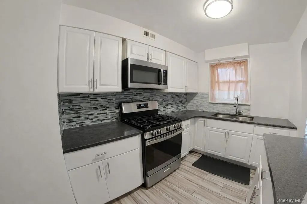 3014 Matthews Avenue Bronx NY 10467