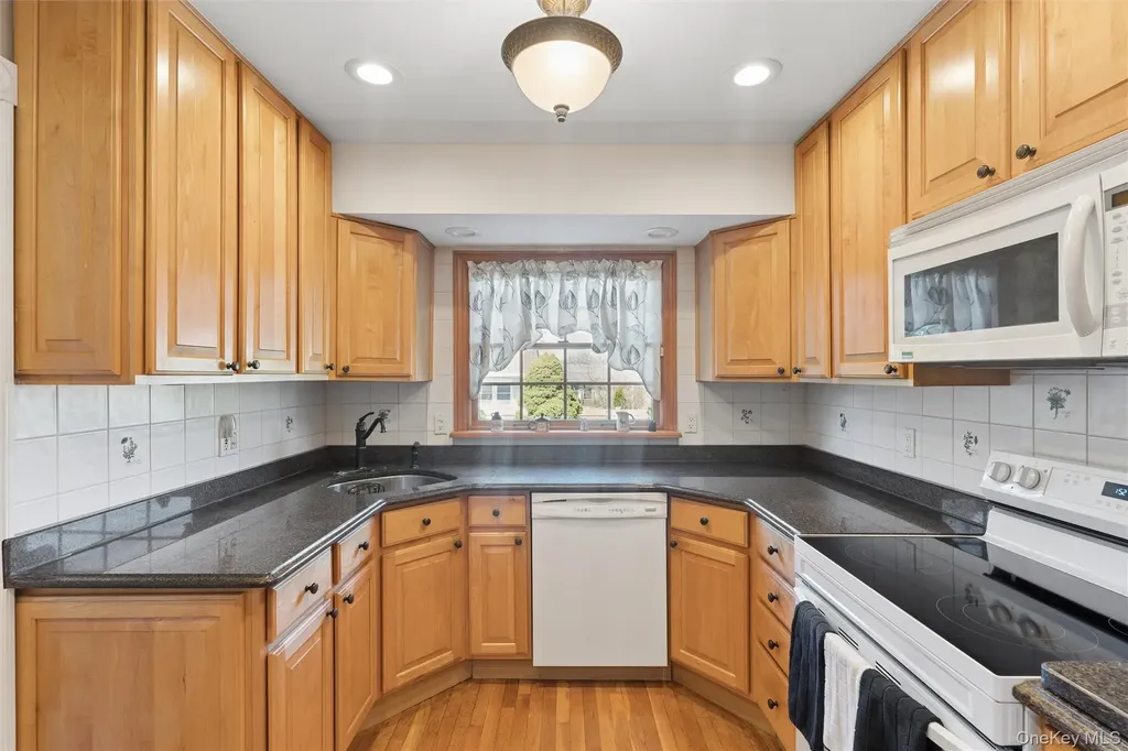 189 N Iowa Avenue Massapequa NY 11758