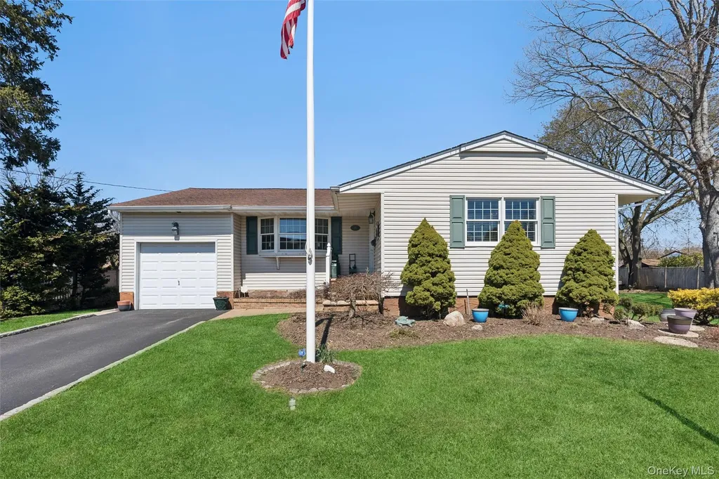 189 N Iowa Avenue Massapequa NY 11758