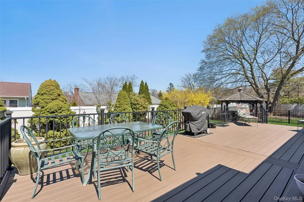 189 N Iowa Avenue Massapequa NY 11758