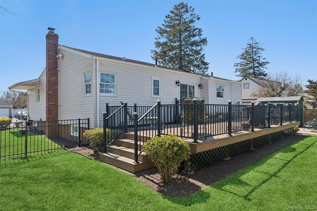 189 N Iowa Avenue Massapequa NY 11758