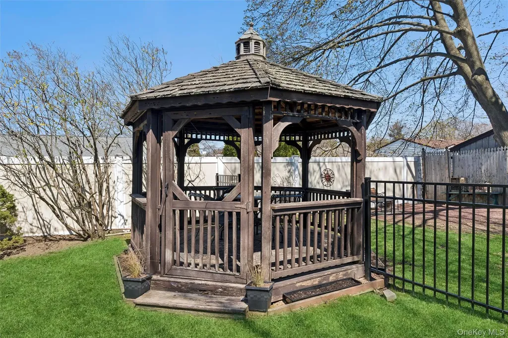189 N Iowa Avenue Massapequa NY 11758