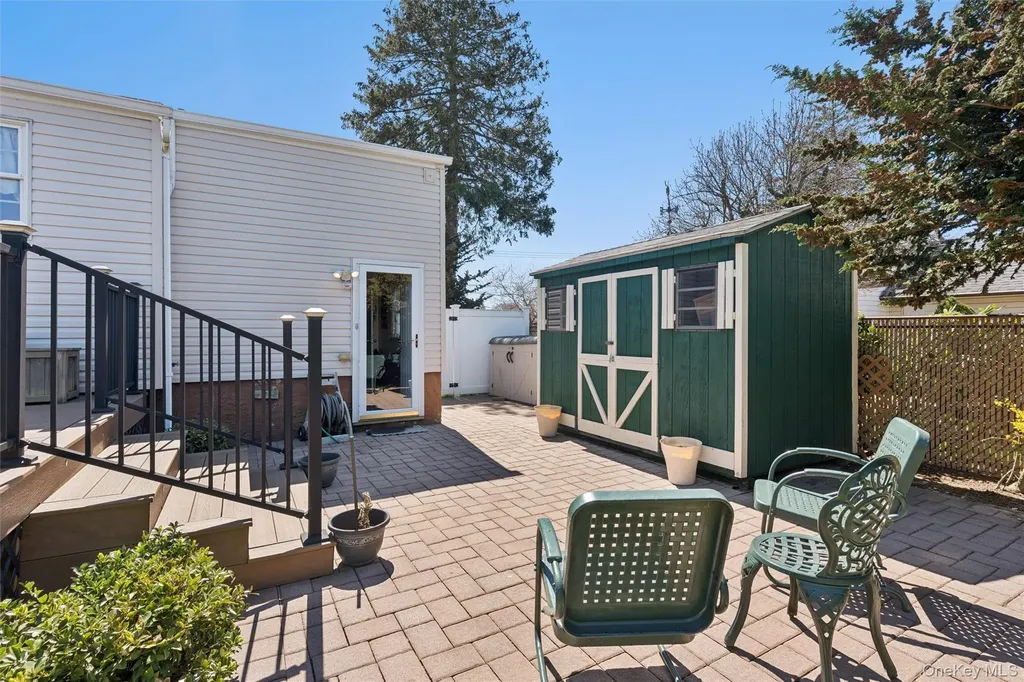 189 N Iowa Avenue Massapequa NY 11758