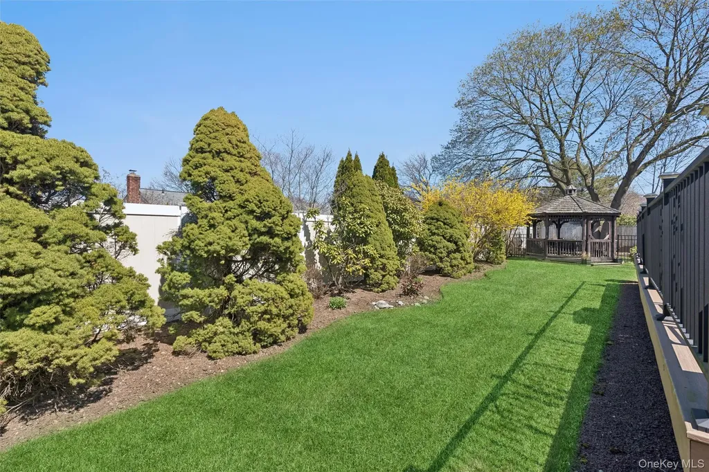 189 N Iowa Avenue Massapequa NY 11758