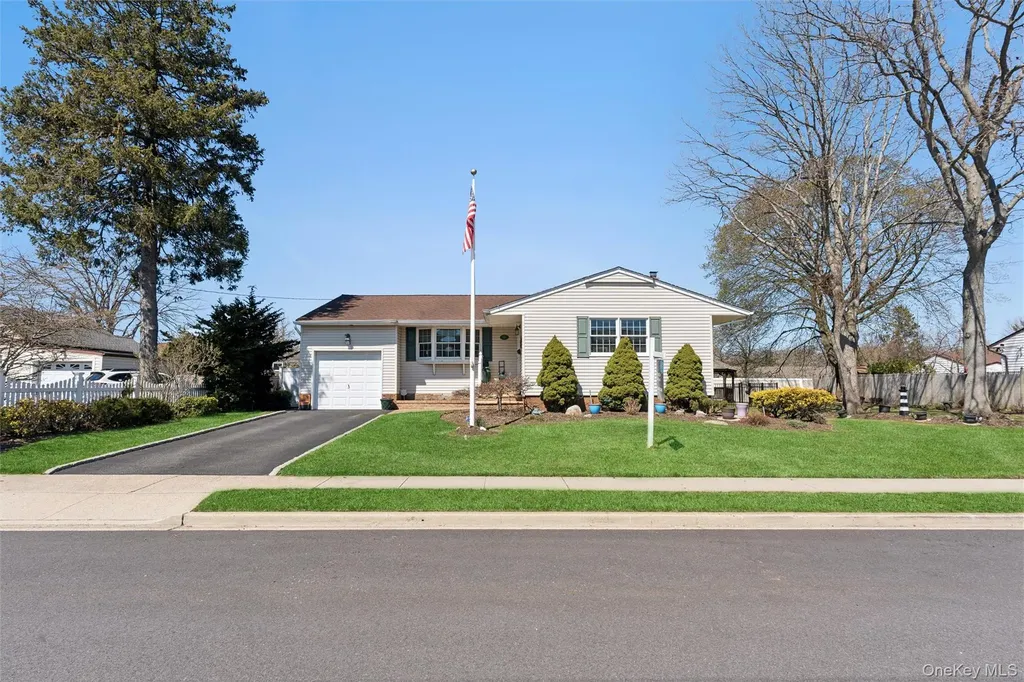 189 N Iowa Avenue Massapequa NY 11758