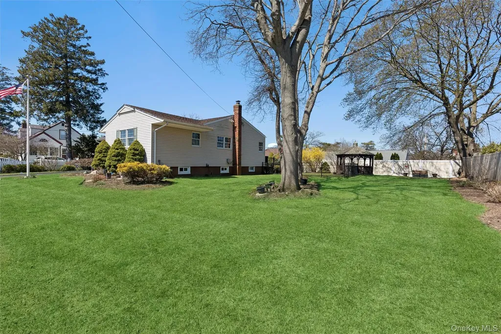 189 N Iowa Avenue Massapequa NY 11758