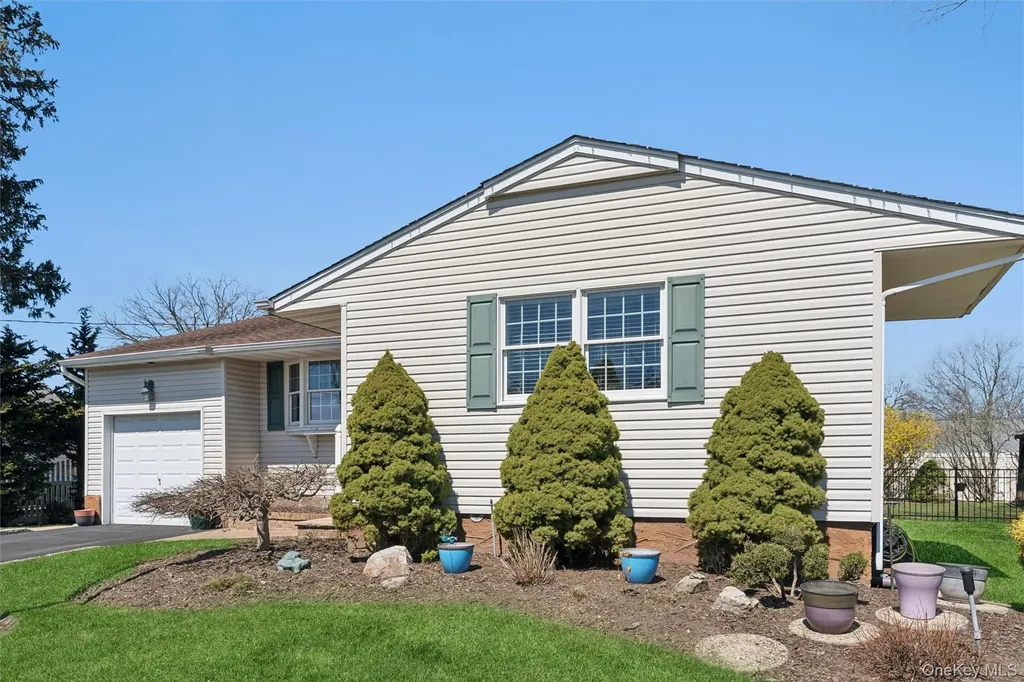 189 N Iowa Avenue Massapequa NY 11758