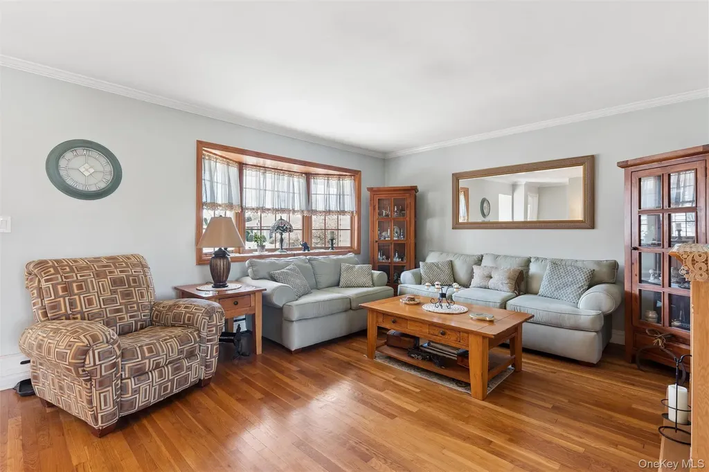 189 N Iowa Avenue Massapequa NY 11758