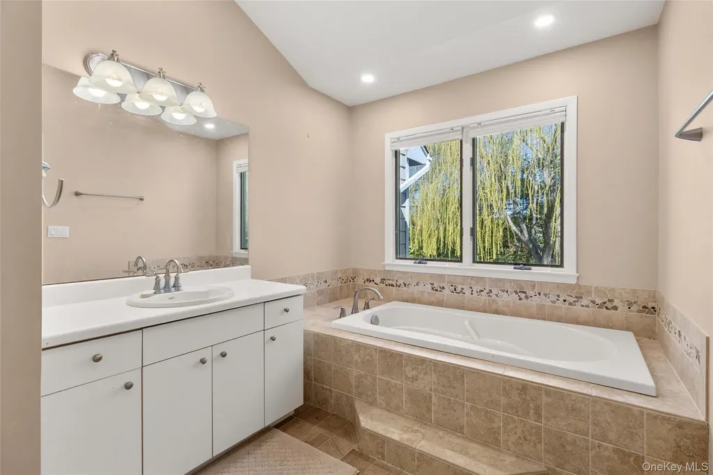 41 Doral Lane Bay Shore NY 11706