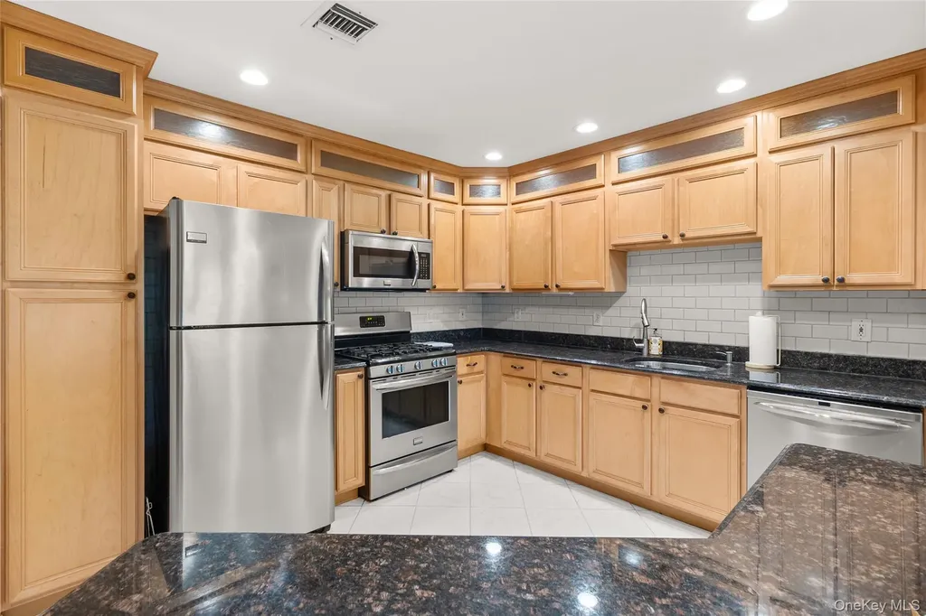 41 Doral Lane Bay Shore NY 11706