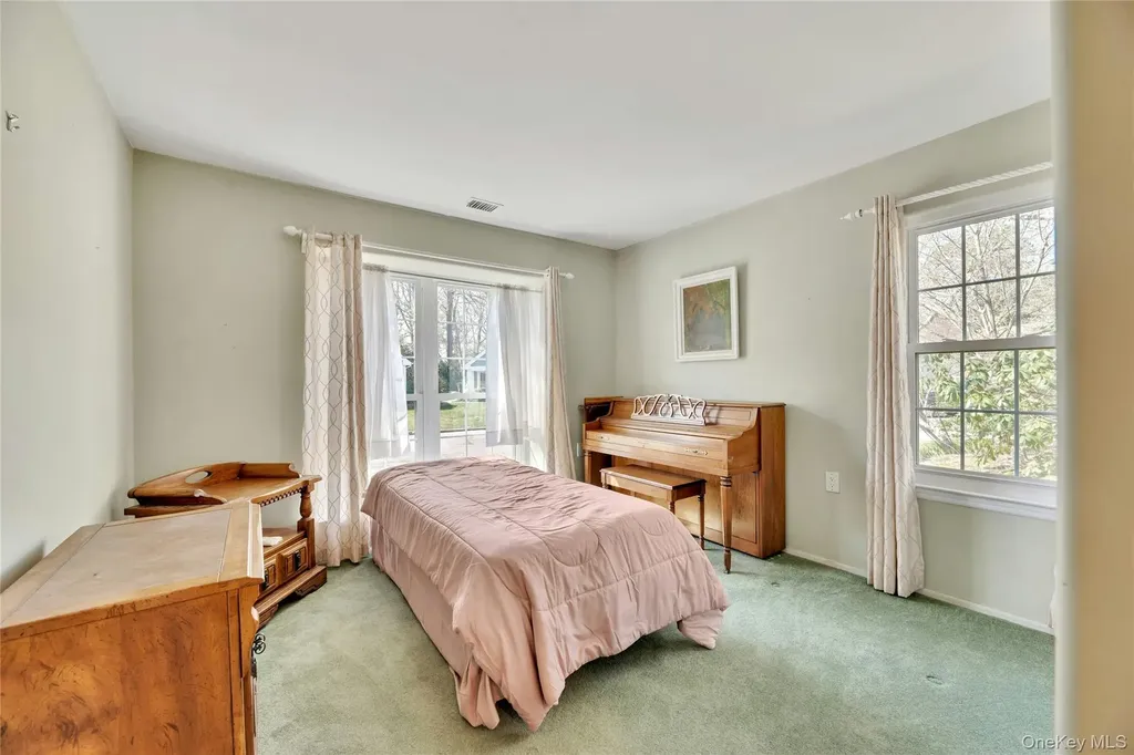 82 Glen Drive Ridge NY 11961