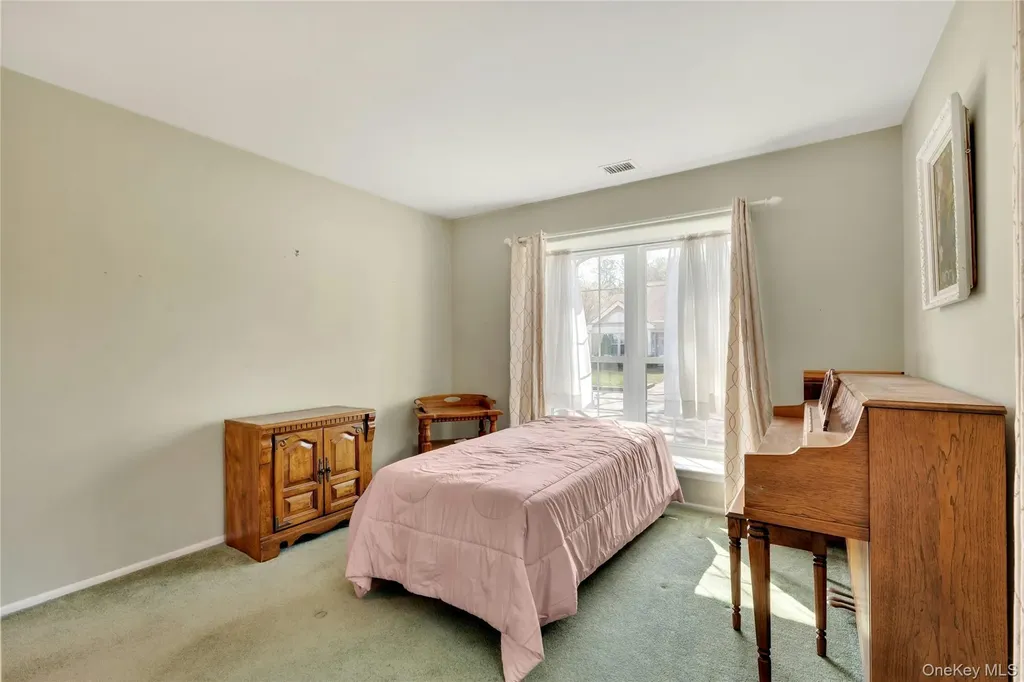 82 Glen Drive Ridge NY 11961
