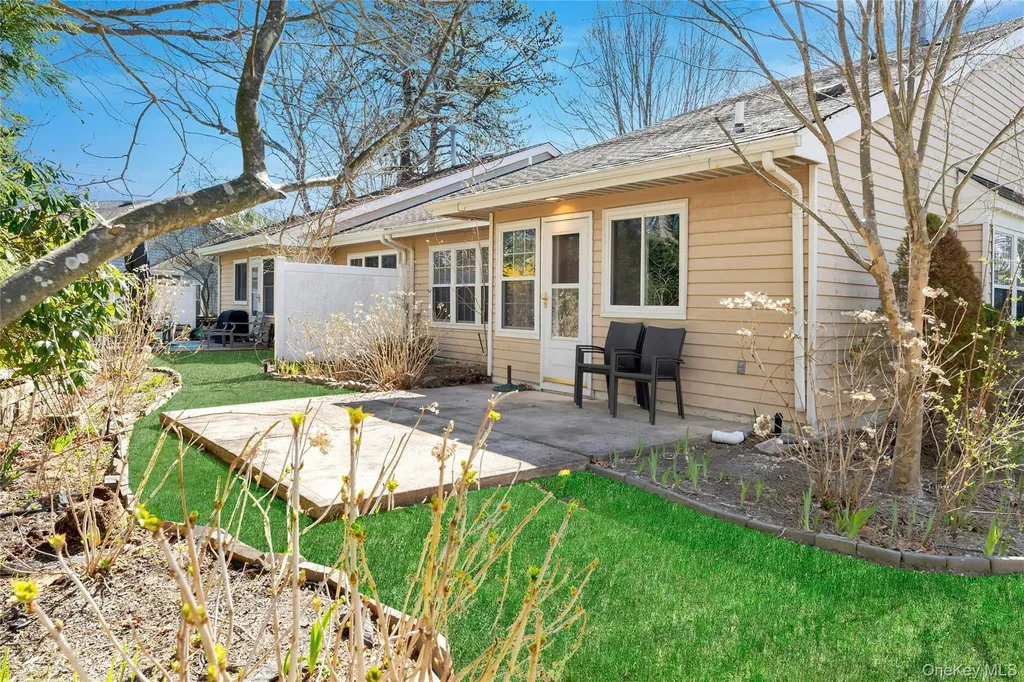 82 Glen Drive Ridge NY 11961