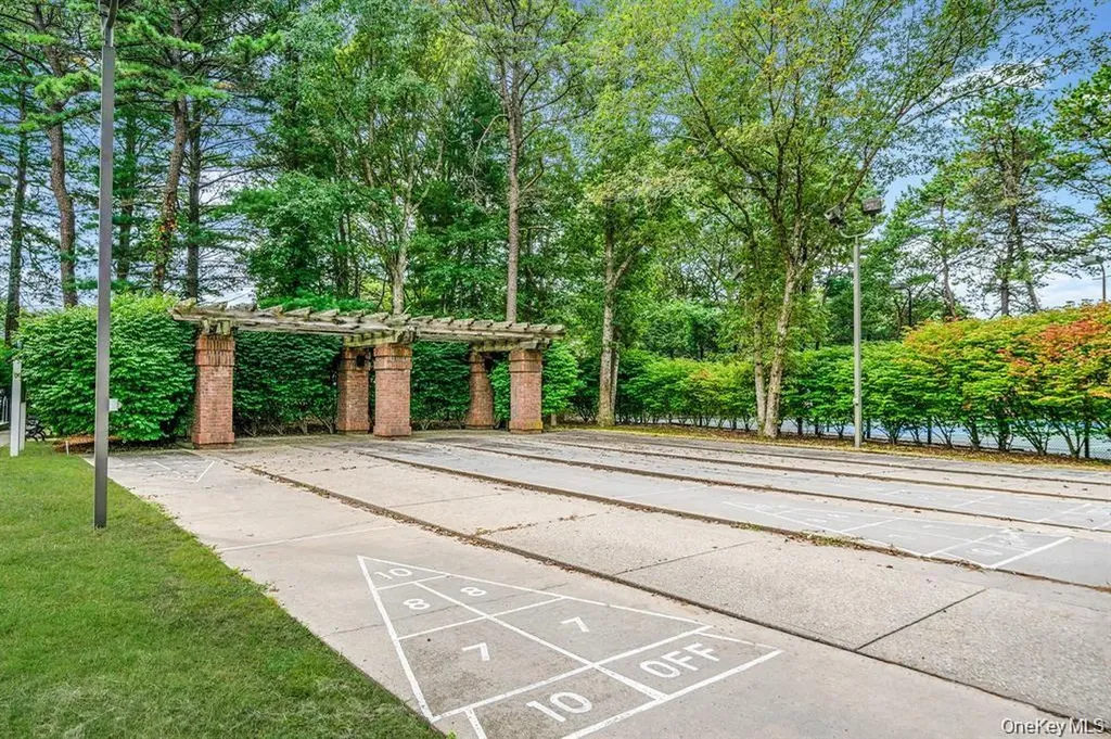 82 Glen Drive Ridge NY 11961