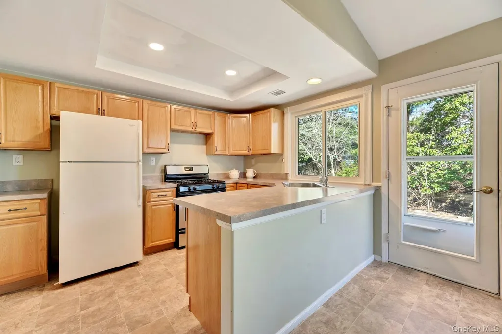 82 Glen Drive Ridge NY 11961