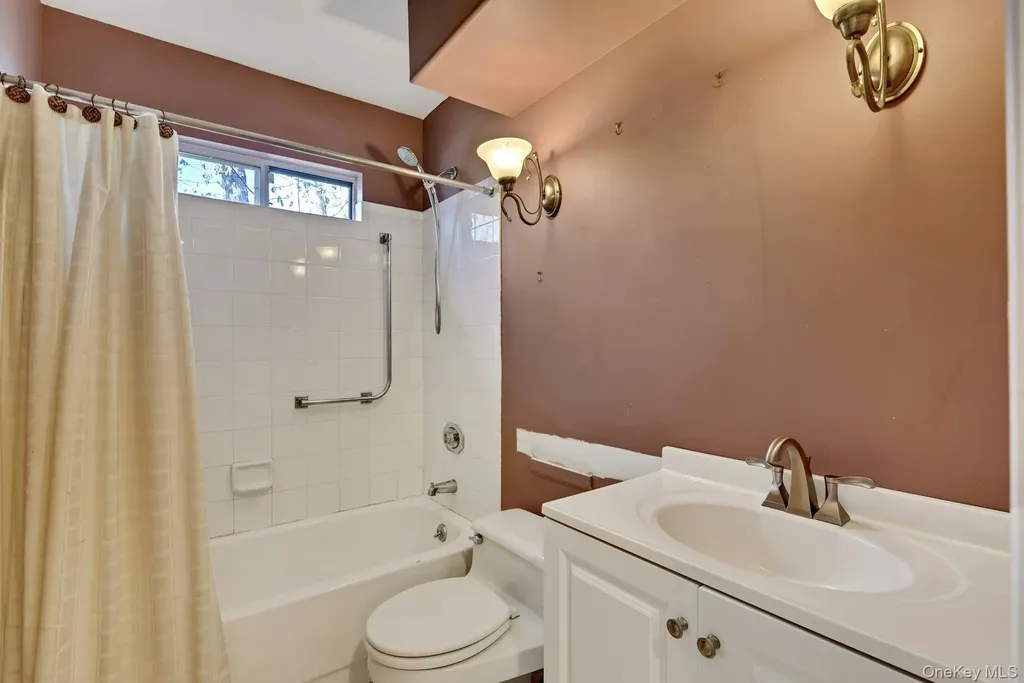 82 Glen Drive Ridge NY 11961