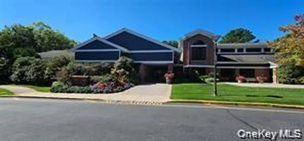 82 Glen Drive Ridge NY 11961
