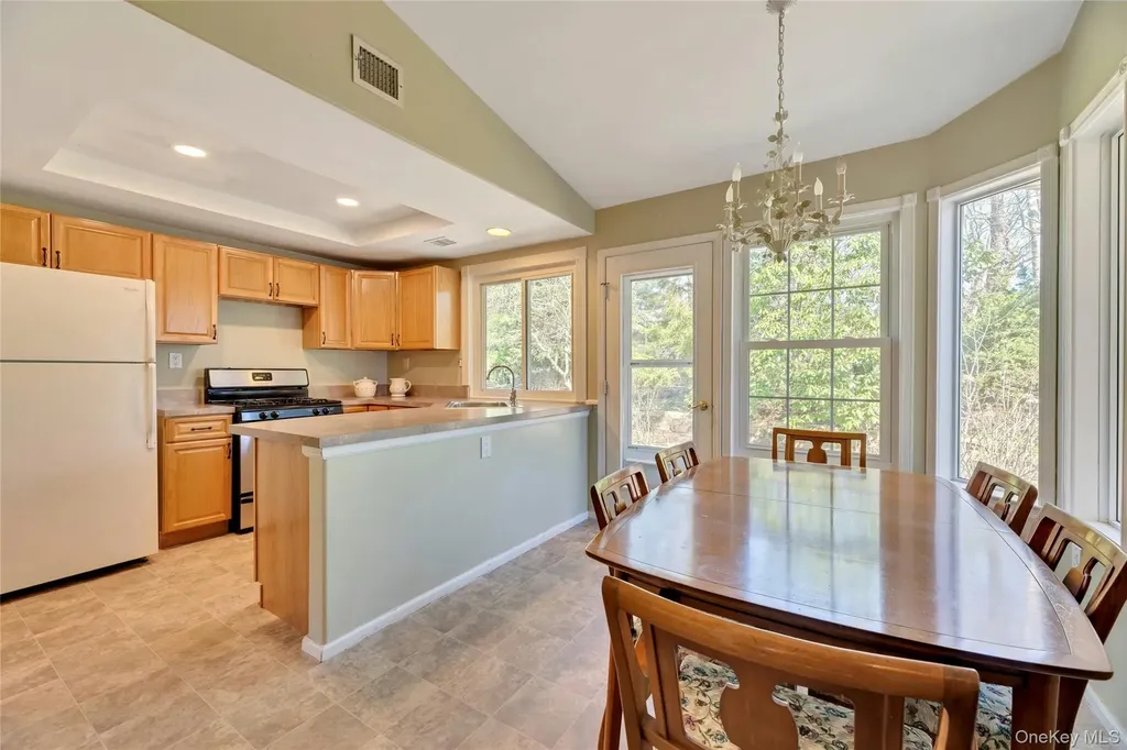 82 Glen Drive Ridge NY 11961