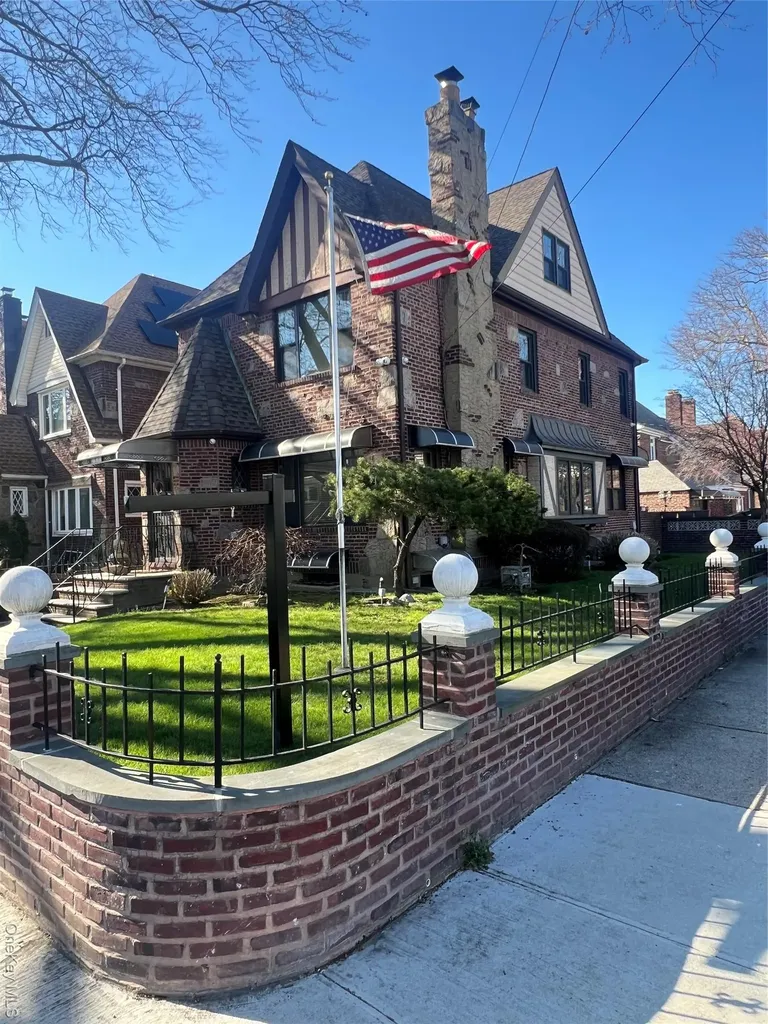 19519 45th Avenue Flushing NY 11358