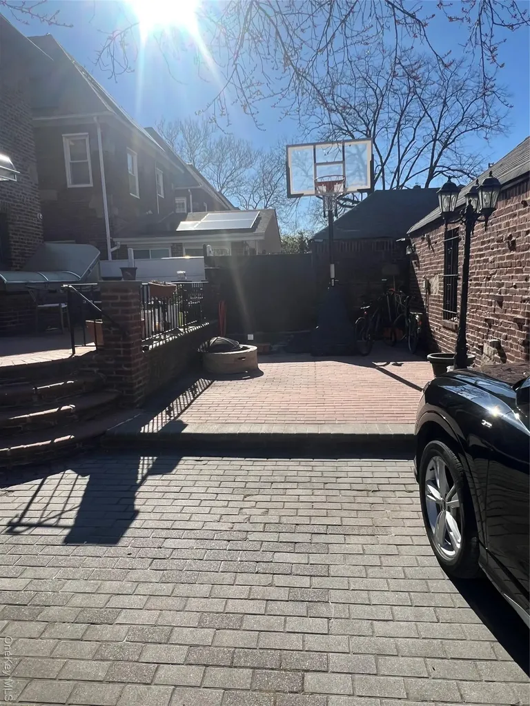19519 45th Avenue Flushing NY 11358