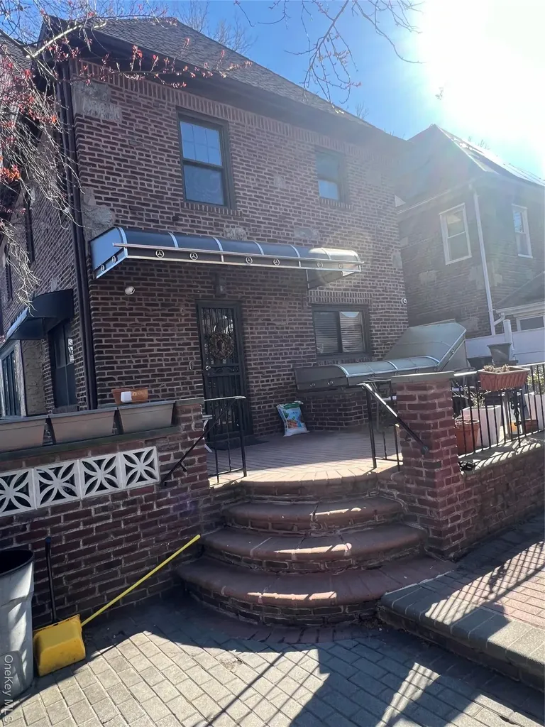 19519 45th Avenue Flushing NY 11358