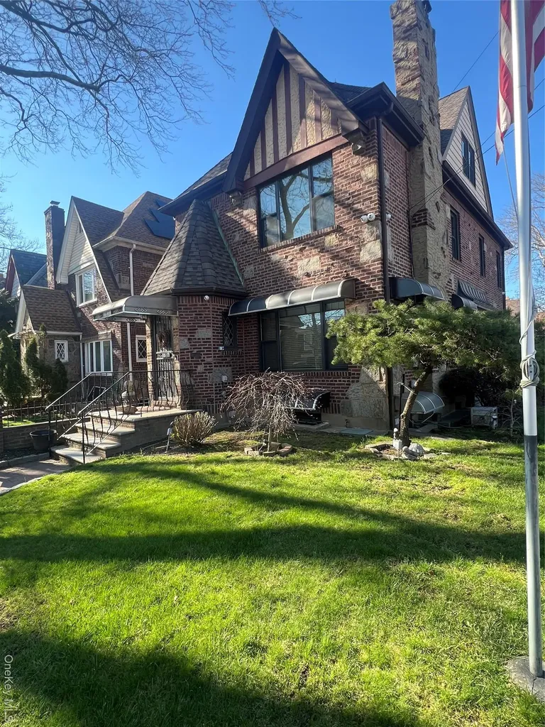 19519 45th Avenue Flushing NY 11358