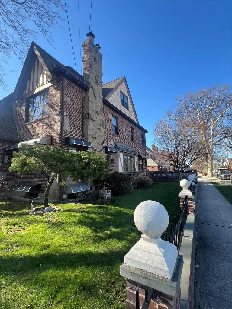 19519 45th Avenue Flushing NY 11358