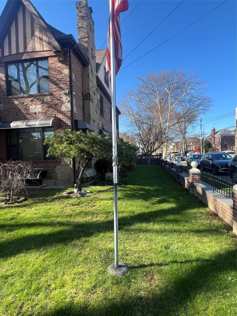 19519 45th Avenue Flushing NY 11358