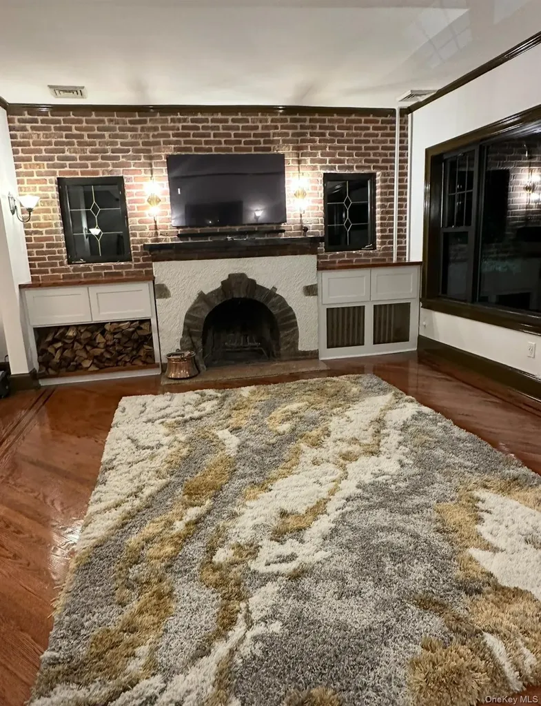 19519 45th Avenue Flushing NY 11358