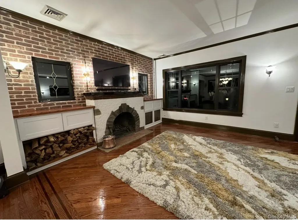 19519 45th Avenue Flushing NY 11358