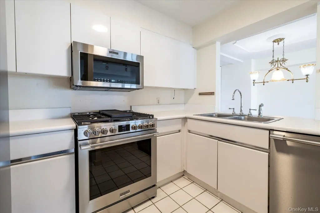 170 W Broadway Long Beach NY 11561