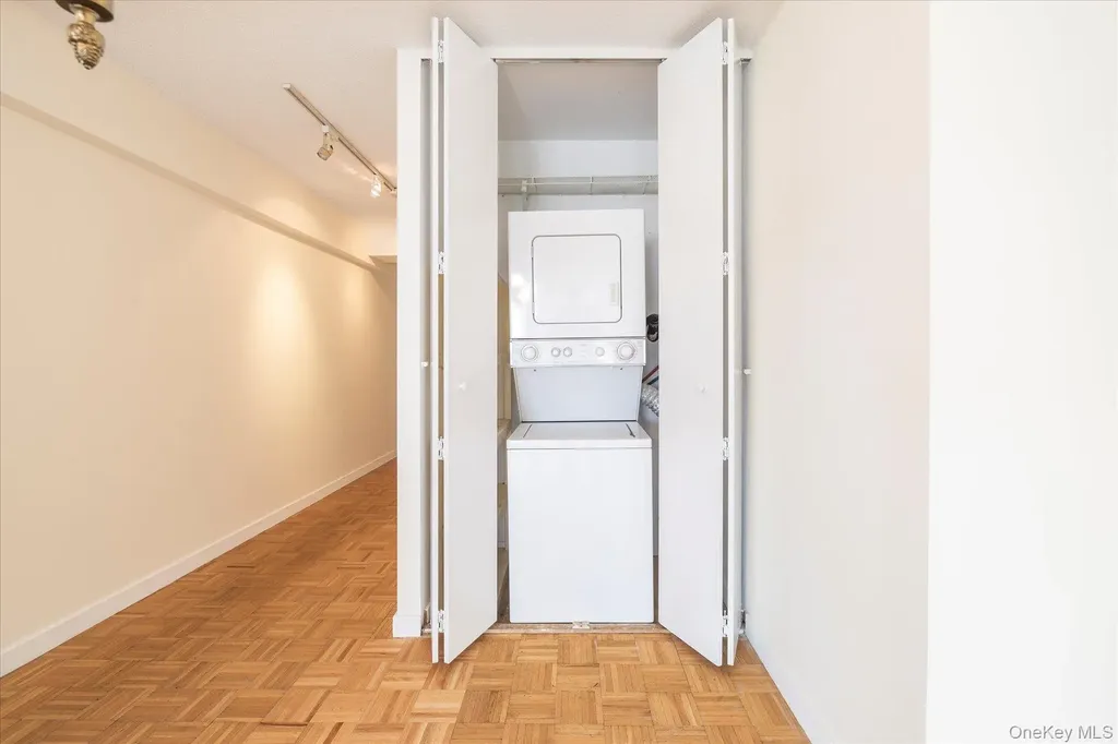 170 W Broadway Long Beach NY 11561