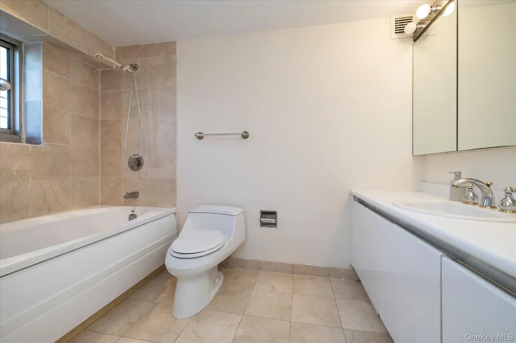 170 W Broadway Long Beach NY 11561