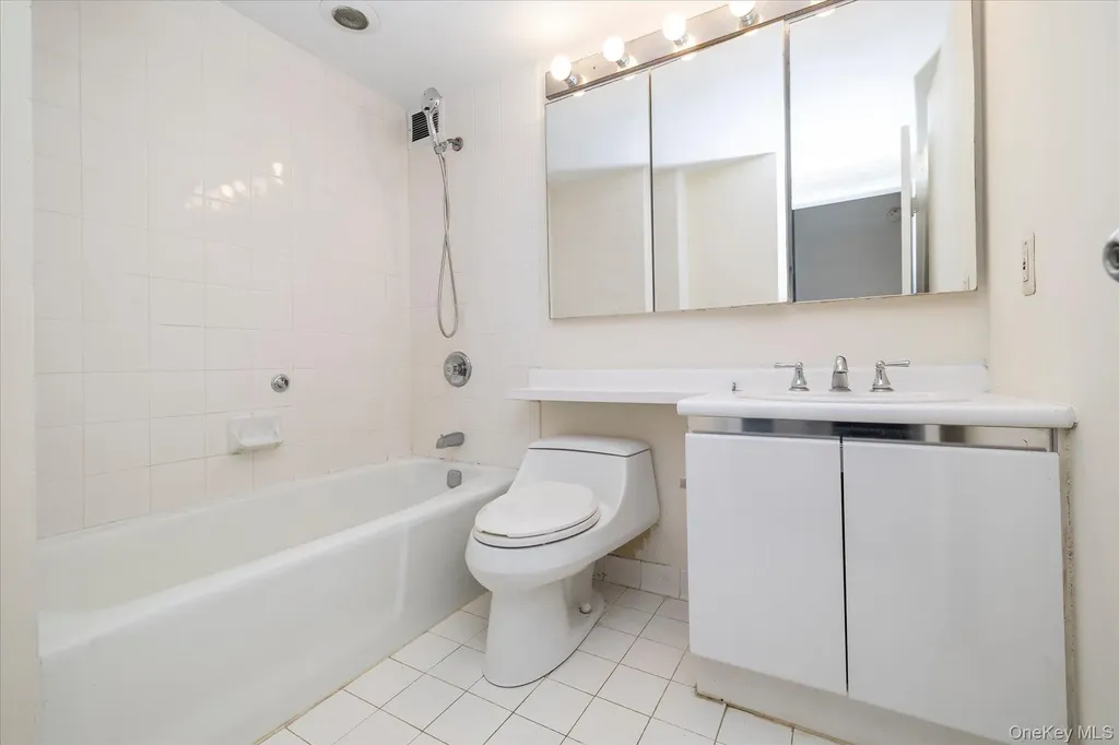170 W Broadway Long Beach NY 11561