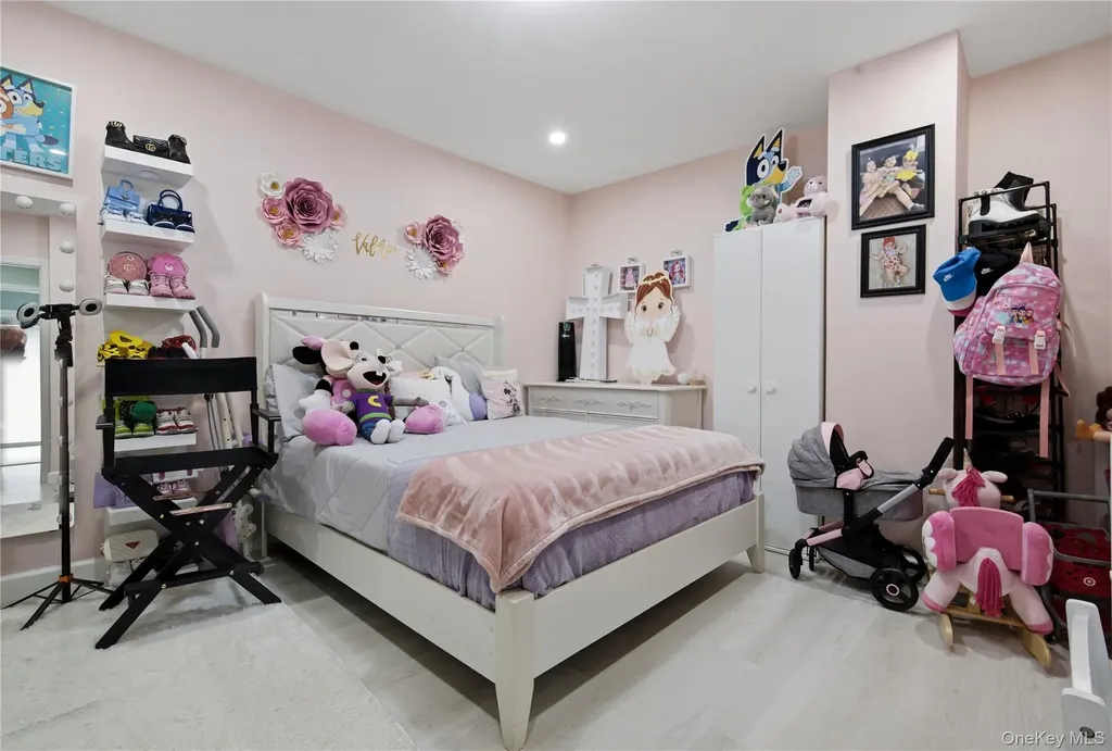 32 Landscape Drive Wheatley Heights NY 11798