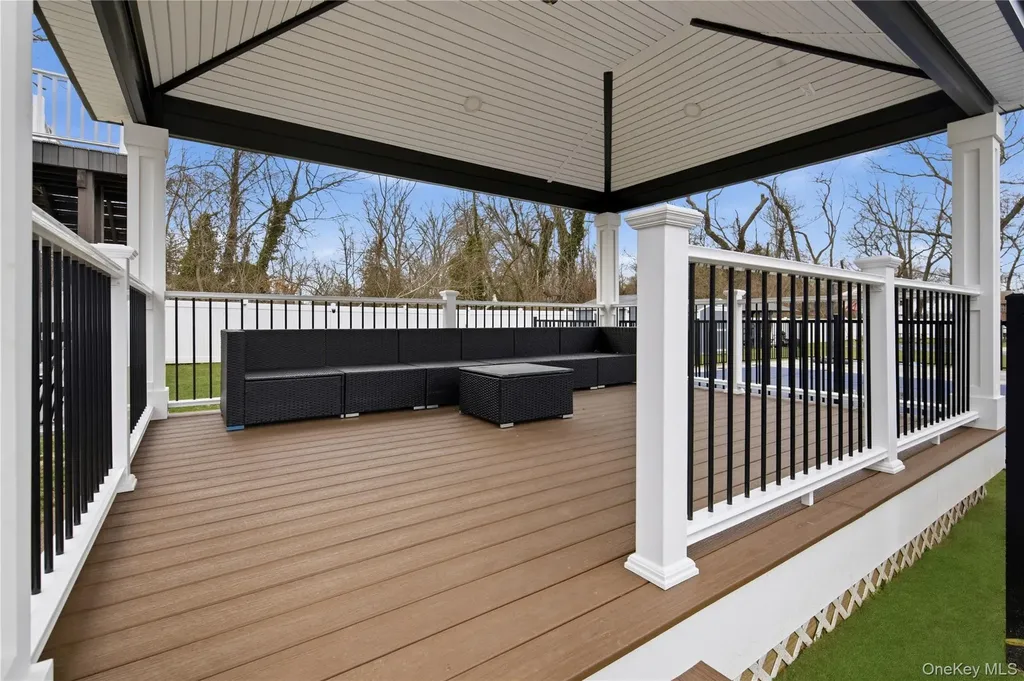 32 Landscape Drive Wheatley Heights NY 11798